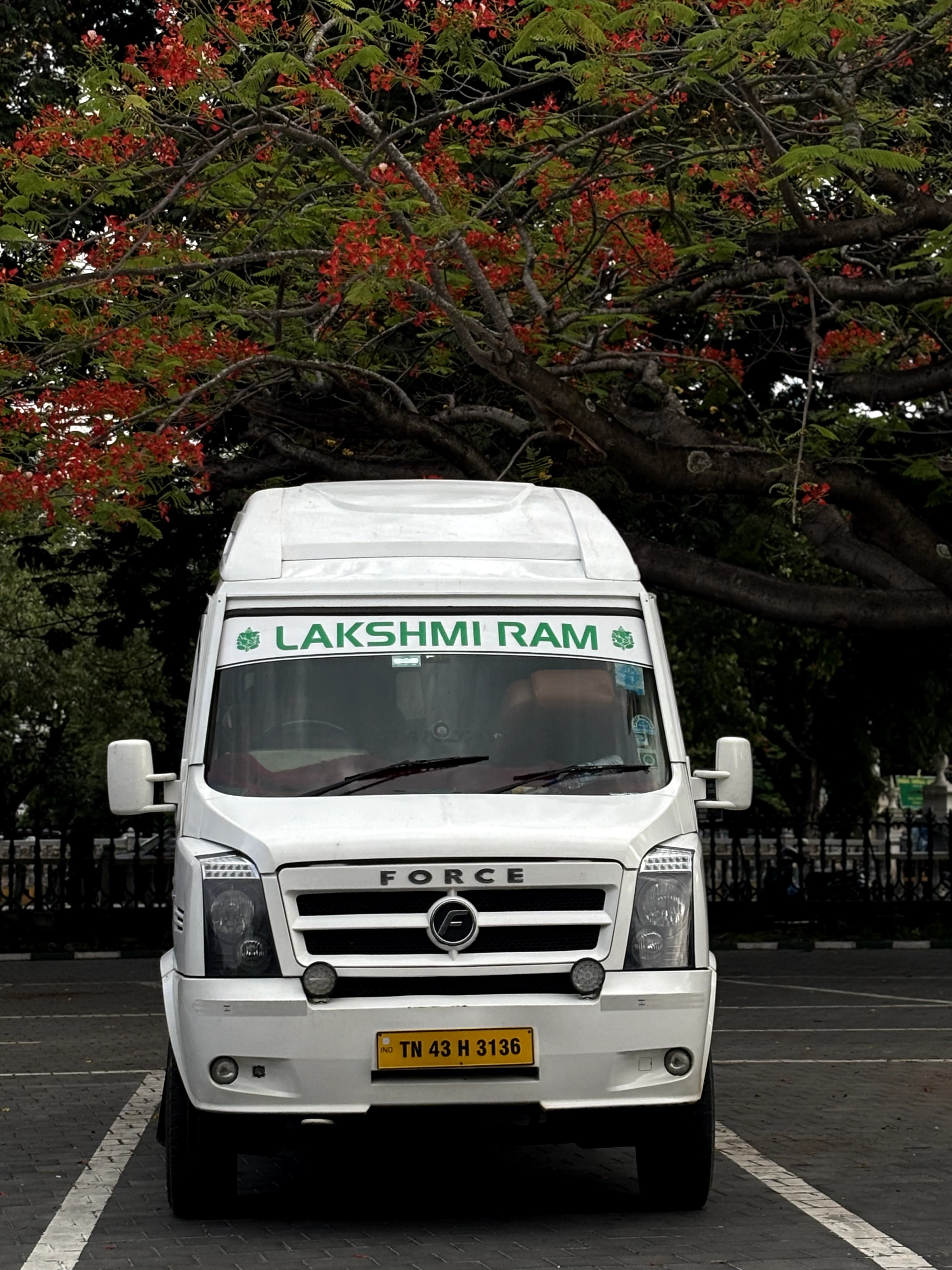 Force Tempo Traveller
